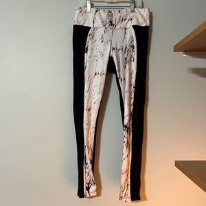 Black and White Marble Pattern Dance Leggings